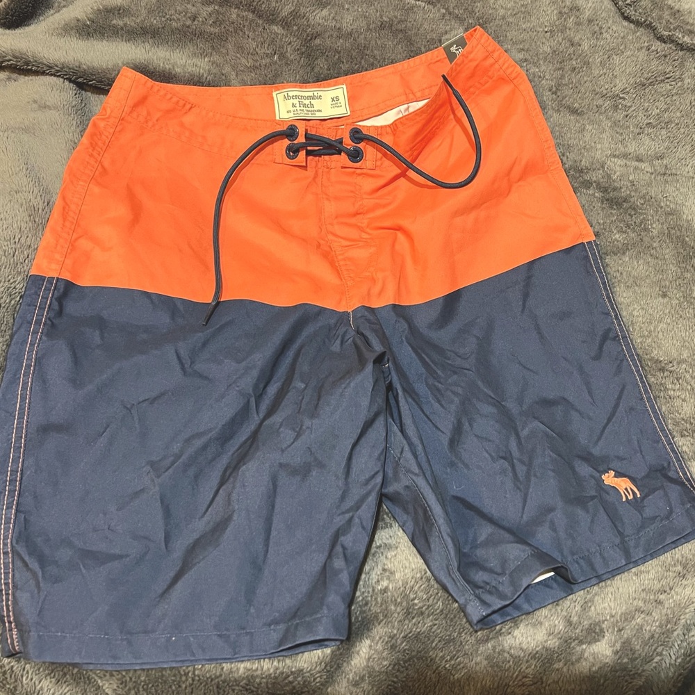 Abercrombie & Fitch board short. New w/tags. Rear pocket. Velcro fly. Coral/navy